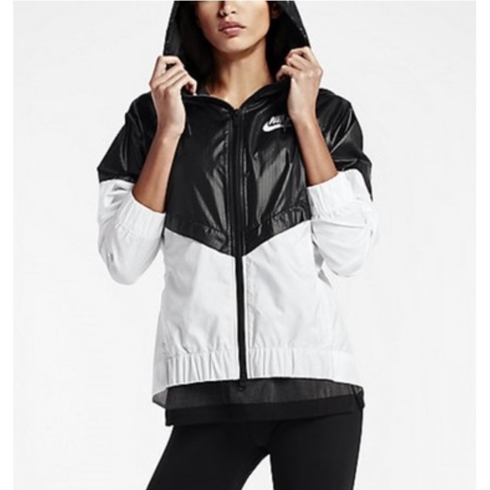 Nike Sportswear‎ Women's Black & White Windrunner Jacket Size Medium